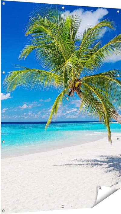 Gards Tuinposter Tropisch Strand met een Palmboom - 100x150 cm - Tuindoek - Tuindecoratie - Wanddecoratie buiten - Tuinschilderij