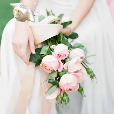 Elegante Blauwe Bloemenarmband met Roos voor Bruiloft en Gala - Pols corsage voor Bruidsmeisjes