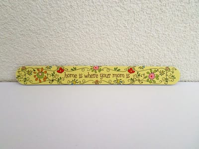 Jean Products - Nagelvijl - home is where your mom is - Geel - 17,8 cm lang - 2 cm breed - 4 mm dik - 1 nagelvijl in een hoesje
