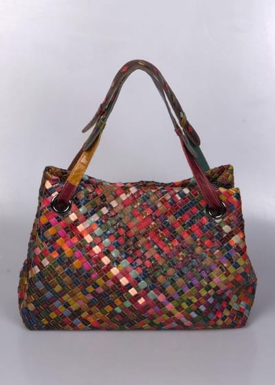 Boho shopper tas van gevlochten gekleurde stukjes leer model "Juanito" by Viabologna.nl