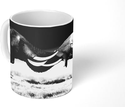 Mok - Koffiemok - Olifant - Dieren - Zwart wit - Portret - Landschap - Mokken - 350 ML - Beker - Koffiemokken - Theemok