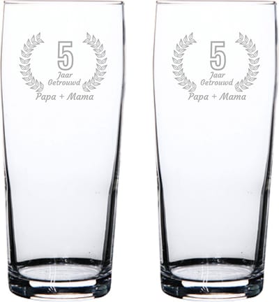 Gegraveerde set bierfluitjes 19cl Papa + Mama 5 jaar getrouwd