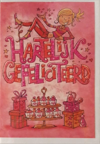 Hartelijk gefeliciteerd met je verjaardag! Een grappige wenskaart met heerlijke cakejes en cadeautjes. Een leuke kaart om zo te geven of om bij een cadeau te voegen. Een dubbele wenskaart inclusief envelop en in folie verpakt.