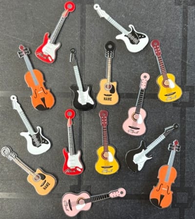 TLVX 14 stuks Gitaar Koelkastmagneten / Leuke 3D Foto Magneet / Speel- en Leer Magneten Muziekaal / School / Whiteboard / Muziek Gitaren / Boodschappenlijst / Notitie / Memo bord / Kantoor / Schoolbord / Magnetisch / Kleur Magneetjes