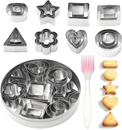 Set van 24 RVS Mini Koekjesuitsteekvormpjes met Borstel, 8 Vormen voor Kinderen en Taartdecoratie, Perfect voor Bakken en Fondant Cookies