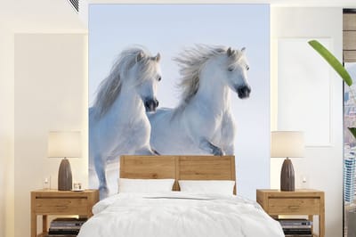 Behang - Fotobehang Winter - Paarden - Sneeuw - Breedte 195 cm x hoogte 260 cm