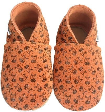 Donker oranje suede babyslofjes van Wall-Vis maat 16/17