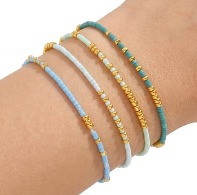 Set van 4 minimalistische armbanden voor dames met turquoise en goudkleurige kralen – fijne elastische kralen armbanden
