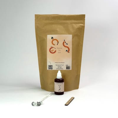 MGM Trading® - Hands On Art - Basis kaarsen maak pakket - Hobby - 1,25kg kaarsvet - 1 paarse candle dye 50ml - Set