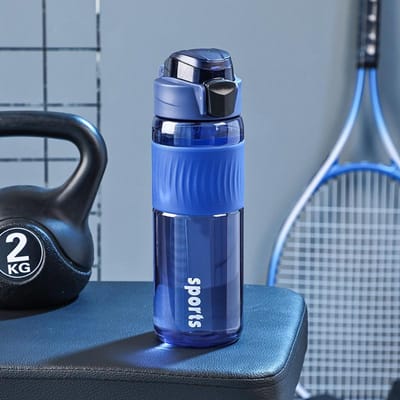 Plastic Waterbeker Grote Capaciteit Student Sportbeker Voedselkwaliteit Mannen en Vrouwen Mooi Uitziend Auto Buiten Specifieke Sportfles 700ml