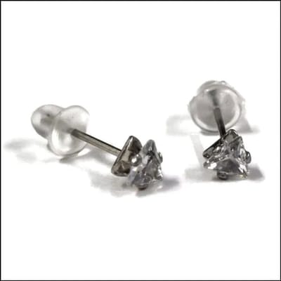 Aramat Jewels | Oorbellen | RVS Zweerknopjes Driehoek Zirkonia - Geometrische Studs | Zilverkleurig / 4 mm / Transparant | |3mm | Staal | Kinderen, Volwassenen | Verkleurd niet