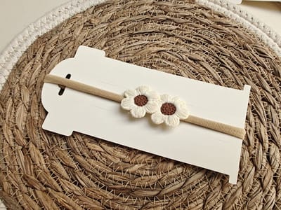 Baby haarband Rosie Beige - Baby haaraccessoires - Baby meisjes haarbandjes - Newborn haarbandjes -Baby Haarbandje - Kinderhaarband - babykleding - baby haarband - baby meisje - meisjes - baby kleding - hoofdband baby - haarband