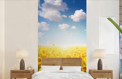 Behang - Fotobehang Zonnebloem - Zon - Wolken - Breedte 120 cm x hoogte 240 cm