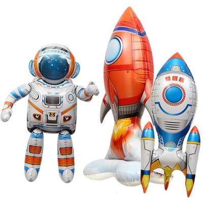 Grote 4D staande astronaut en raket decoratieve ballon, met een gigantische astronaut, een oranje raket en een witte raket. One size wit