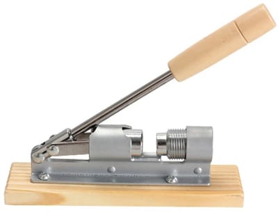 WiseGoods Premium Verstelbare Notenkraker Met Houten Standaard – Noten Kraken - Koken - Kookgerei - Keuken Accessoires - RVS 20CM