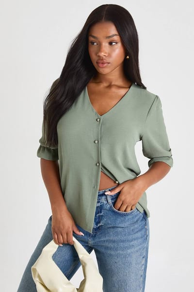 boohoo Dames Gehamerde blouse met pofmouwen en knoopsluiting aan de voorkant | Olijf | Maat: 38