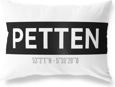 Tuinkussen PETTEN - NOORD-HOLLAND met coördinaten - Buitenkussen - Bootkussen - Weerbestendig - Jouw Plaats - Studio216 - Modern - Zwart-Wit - 50x30cm