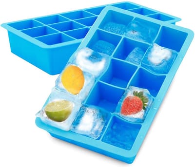 Intirilife 1x ijsblokjesvorm/siliconenvorm in BLAUW - Siliconen ijsblokjesvorm met 15 vakjes à 3 x 3 x 3 cm voor grote ijsblokjes - BPA-vrij Flexibel ijsblokjesbakje voor ijs, babyvoeding en meer
