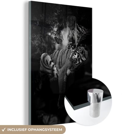 MuchoWow® Glasschilderij 40x60 cm - Schilderij acrylglas - Tijger en vlinders in de jungle - zwart wit - Foto op glas - Schilderijen