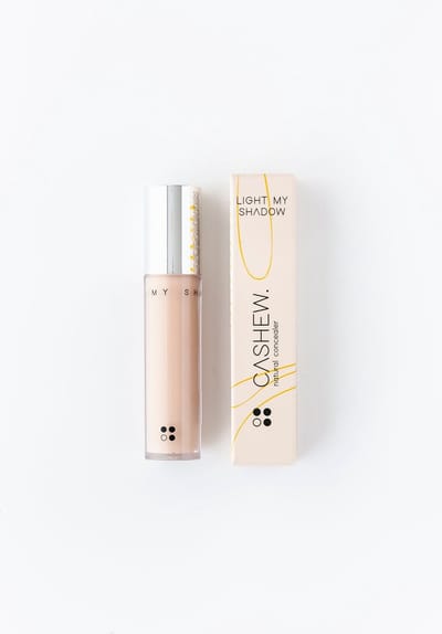 RainPharma Light My Shadow – Natural Concealer – Cashew – 4,5ml – Vloeibare Concealer – Camoufleert Donkere Kringen & Onzuiverheden – Vegan Make-up – Met Primer Complex – Gladde Huid