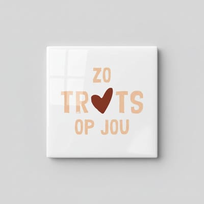 “Zo Trots Op Jou” Tekst Tegel – Minimalistische Hart Typografie Wanddecoratie – Decoratieve Keramische Tegel 15 × 15 cm