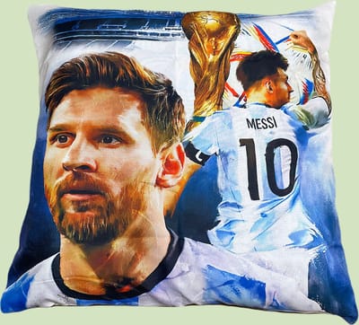 Allernieuwste.nl® Kussen Messi Wint WK Voetbal Kussenhoes Polyester Peach Skin Perzikhuid - Voetbal Wereldkampioen Kussenovertrek - kleur 45 x 45 cm
