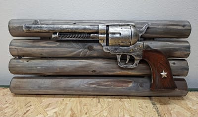 Western Pistool op hout beeld - muurdecoratie - Revolver - Guns - Decoratie - Woonaccessoires - 20cm Hoog