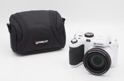 Kodak Pixpro AZ425 - Compactcamera - Wit - + 32GB geheugenkaart - + Tas