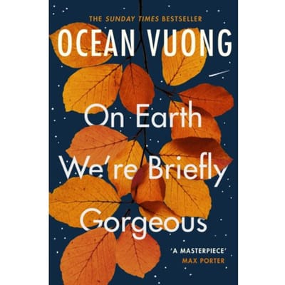On Earth We're Briefly Gorgeous door Ocean Vuong Paperback Boek 9781529110685