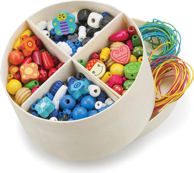 Woet® Houten Rijgkralen in Doos - 640 Gekleurde Kralen + 8 Veters - Kleine Kralenset voor Kinderen - Educatief Rijgspel Speelgoed - Vanaf 3 Jaar