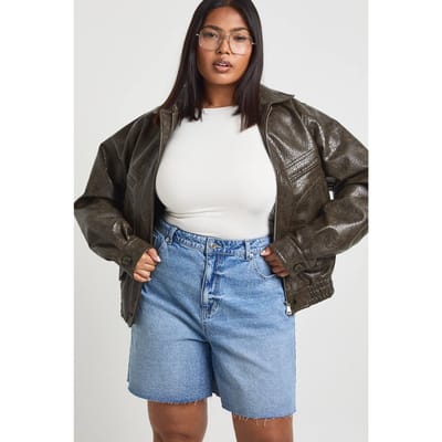 boohoo Dames Plus-maat Bermuda denimshort | Acid Wash Gebleekt Lichtblauw | Maat: 56