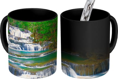 Magische Mok - Foto op Warmte Mokken - Koffiemok - Waterval - Bomen - Natuur - Water - Jungle - Magic Mok - Beker - 350 ML - Theemok