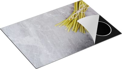 Chefcare Inductie Beschermer Sperziebonen op Grijze Marmer - 75x50 cm - Afdekplaat Inductie - Kookplaat Beschermer - Inductie Mat