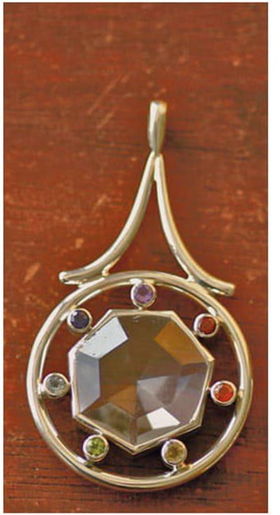 Chakra wiel met bergkristal hanger