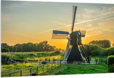 Acrylglas - Windmolen in Weide met Zonsondergang - 150x100 cm Foto op Acrylglas (Wanddecoratie op Acrylaat)