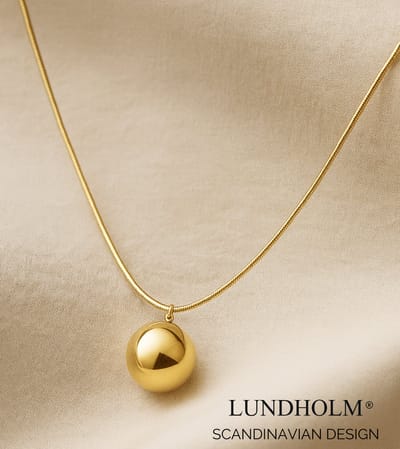 Lundholm Luxe Zwangerschapsketting – Premium Stainless Steel Gold Plated – Bola Ketting met Rustgevend Geluid – Bora Serie - 80 cm + 7 cm Verstelbaar – Waterproof & Hypoallergeen – Inclusief Luxe Geschenkverpakking - Babyshower Cadeau Tip