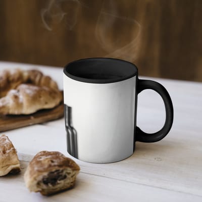 Magische Mok - Foto op Warmte Mokken - Koffiemok - Wijnflessen - Zwart - Minimalistisch - Magic Mok - Beker - 350 ML - Theemok