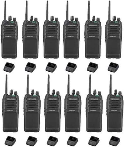 Set van 12 Kenwood TK-3701D IP55 Portofoon met tafellader