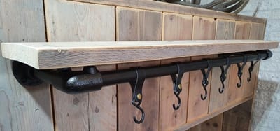 Loft Steigerbuis Kapstok - 95cm met 6 Zwart Leren Haken - Bovenplank van Steigerhout - Buis 27mm - Industrieel Design