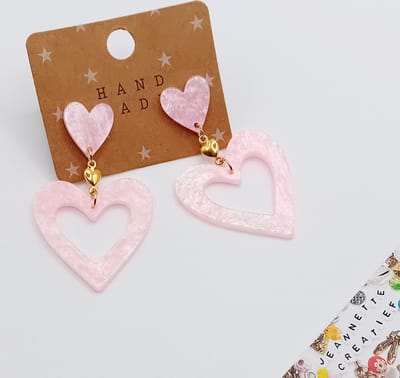 Jeannette-Creatief® - Resin - Light Pink Lovely Hearts Oorbellen - Oorbellen - Oorbellen - Roze Oorbellen - Dames Oorbellen - Licht Roze - Gekleurde Oorbellen - Poederroze - Valentijn
