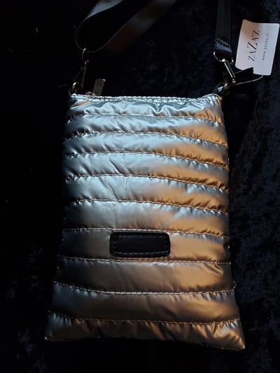 Clutch puffy zilver - Festival tasje zilver -Clutch - Reistasje - Festivaltasje - Tasje - Puffy - Metallic - Zilver - Trend - Cadeautje - Cadeau