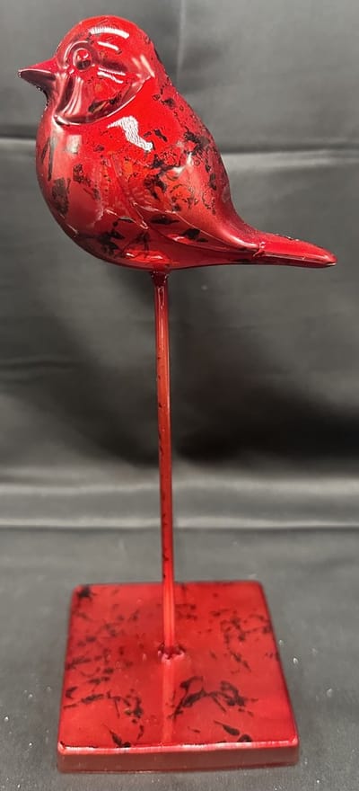 Decoratieve vogel op standaard - glanzend rood - metaal - hoogte 24 x 9 x 9 cm - Woonaccessoires - Decoratieve vogels