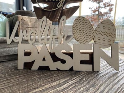 Creaties van Hier - Pasen - Paasdecoratie - Tekstbordje Vrolijk Pasen 4 mm dik - Hout - 12x25 cm