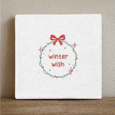 Winter Wish Keramische Tegel 15x15 cm – Feestelijke Winterkrans Wanddecoratie & Gezellige Kerstdecoratie