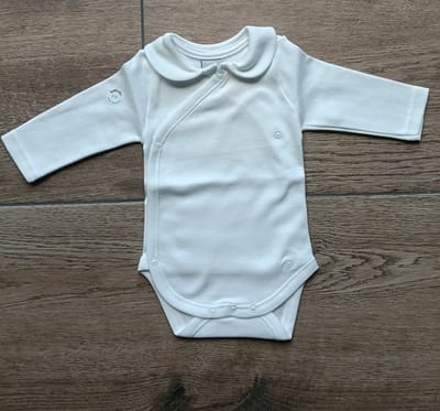 Babidu Romper/Body | wit | Lange mouw | Overslag romper |met rond kraagje | 1187| Newborn | maat 50