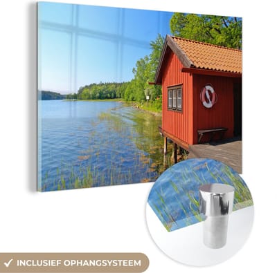 ® Glasschilderij 180x120 cm - Schilderij acrylglas - Houten huisje naast en kalm meer in het Nationaal park Ängsö in Zweden - Foto op glas - Muurdecoratie woonkamer - Wanddecoratie slaapkamer - Schilderijen
