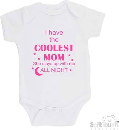 100% katoenen Romper "I have the coolest mom She stays up with me all night" Meisjes Katoen Wit/roze Maat 62/68