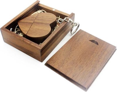128GB 3.0 Walnoot hout hart usb stick in hout doos