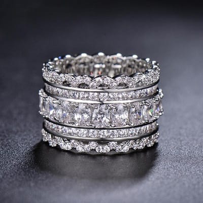 Huitan Prachtige Dames Bruiloft Eternity Ringen Vol Gezet Bling Bling CZ Kristal Zilverkleurige Ringen voor Feest Nieuwe Mode Sieraden 9 gray