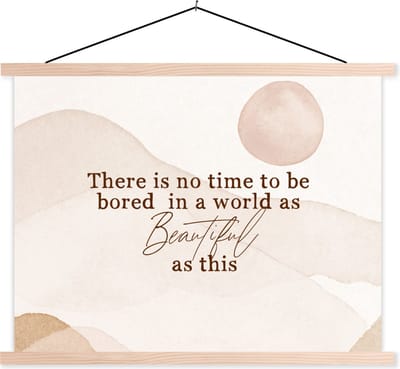 Posterhanger incl. Poster 120x90 cm - Schoolplaat - Spreuken - Quotes - There is no time to be bored in a world as beautiful as this - Wereld - Textielposter - Blanke latten